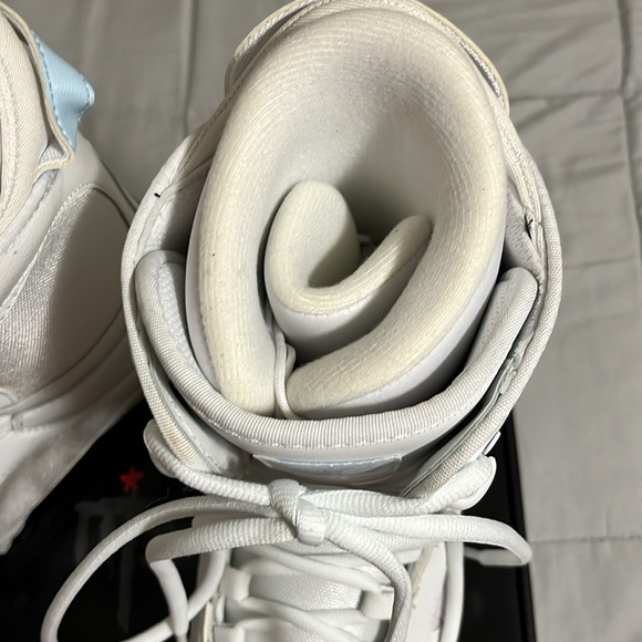 Millennium Three Venus womans lace up snowboard boots. - Picture 2 of 11